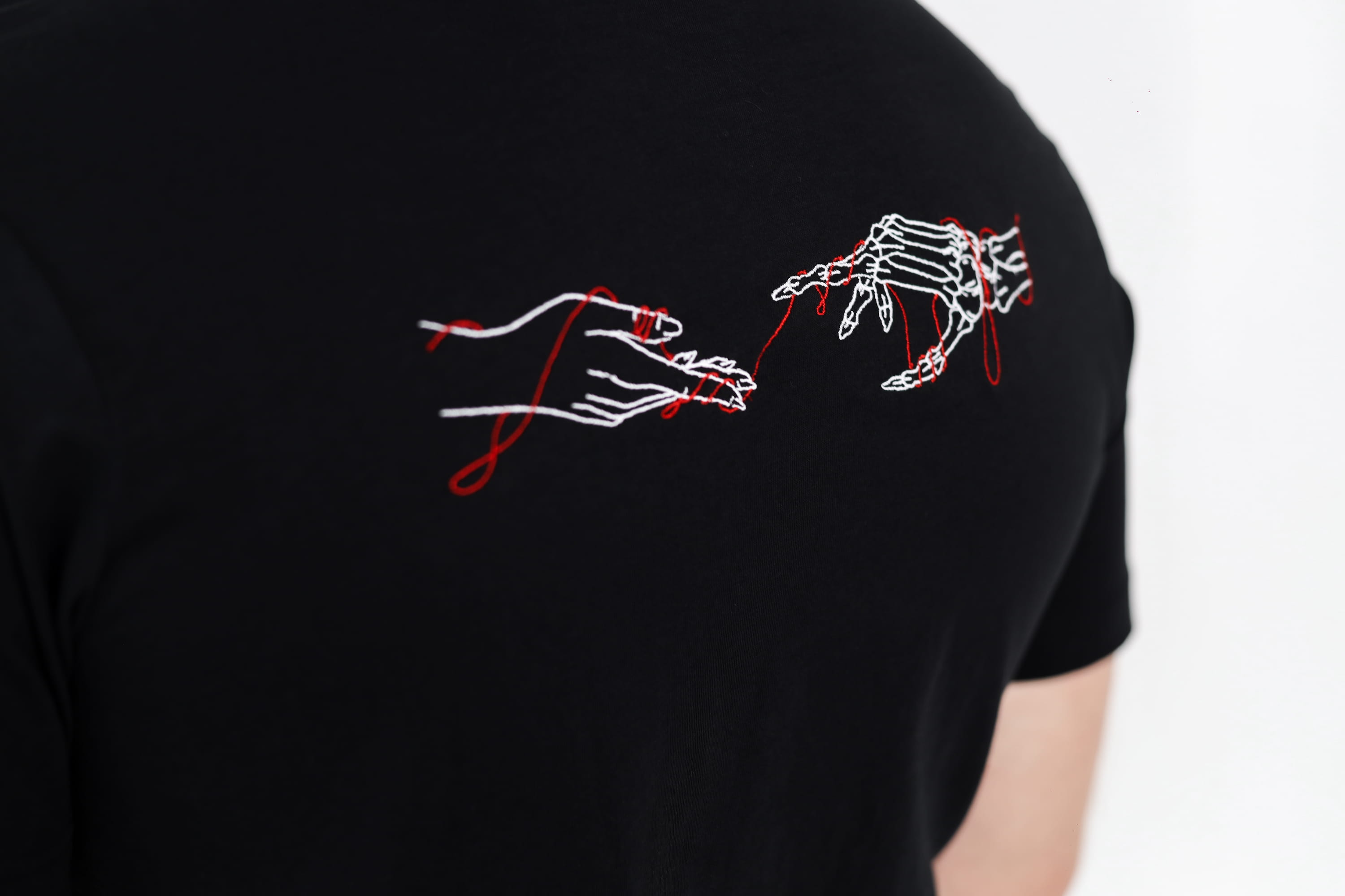 Marškinėliai - Red Thread