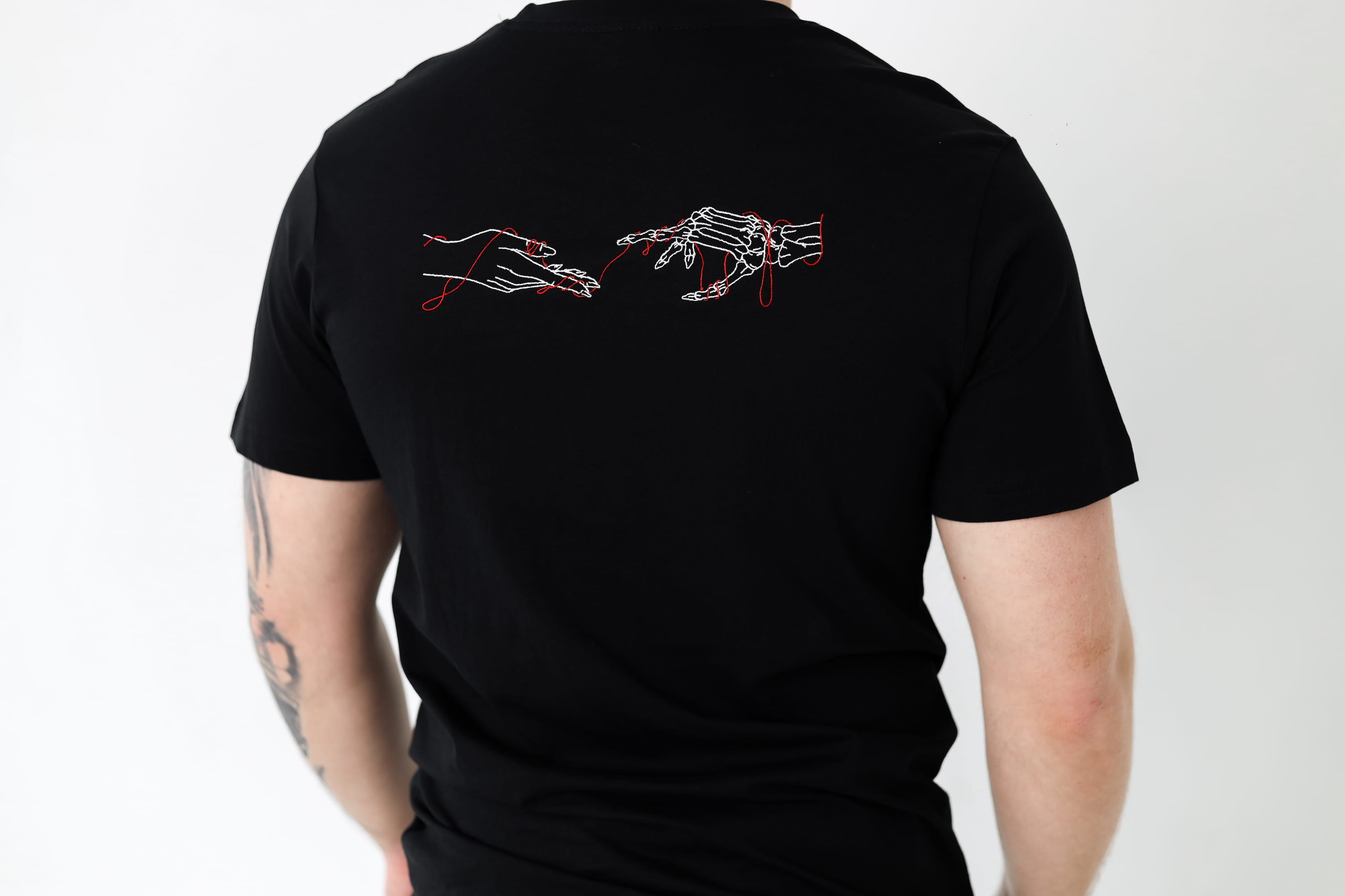 Marškinėliai - Red Thread